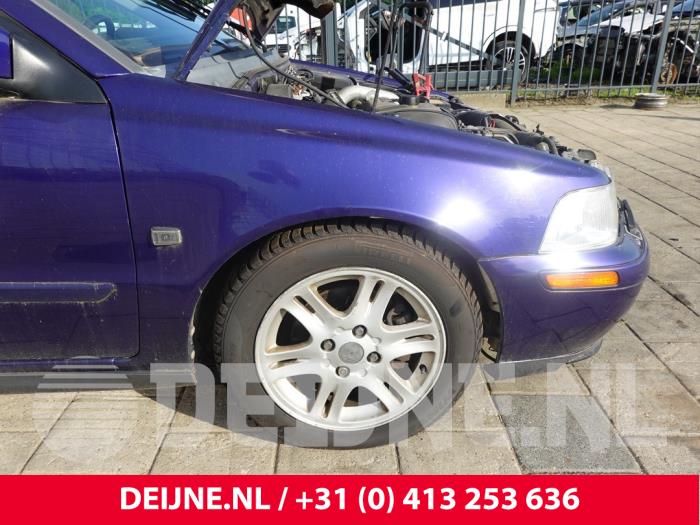 Volvo V40 Kotflügel rechts vorne O311241