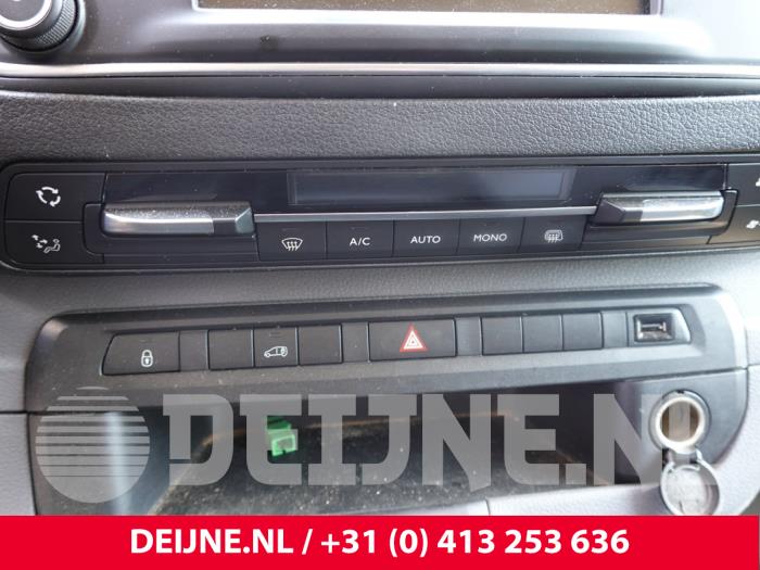 Peugeot Expert 12 Volt aansluiting O311323