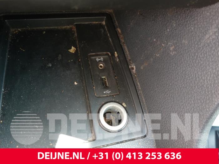 Volkswagen Caddy AUX / USB-Anschluss O311458