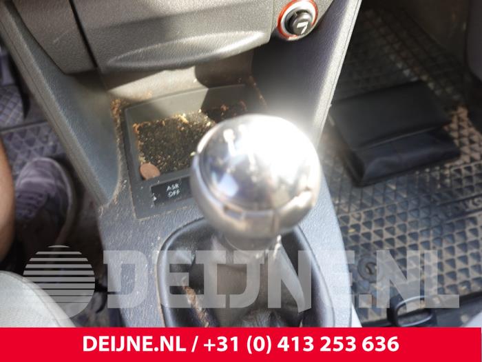 Volkswagen Caddy Versnellingspook O311847