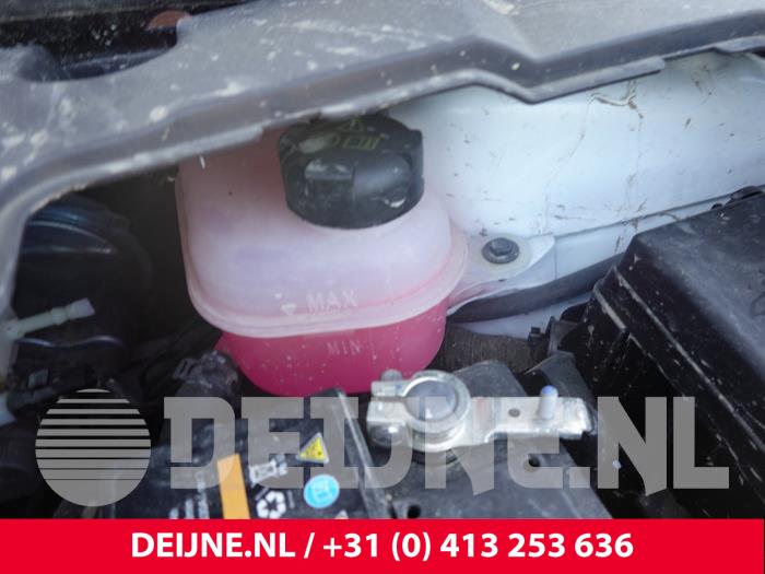 MG MG5 Electric Ausgleichsbehälter O312048