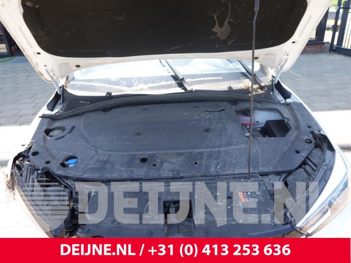 MG MG5 Electric Bonnet Hinge O312062