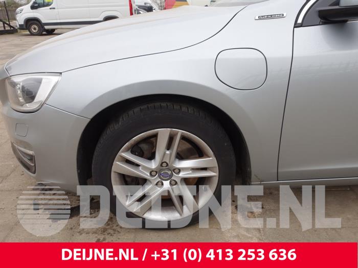 Volvo V60 Kotflügel links vorne O312360