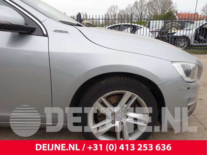 Volvo V60 Kotflügel rechts vorne O312361