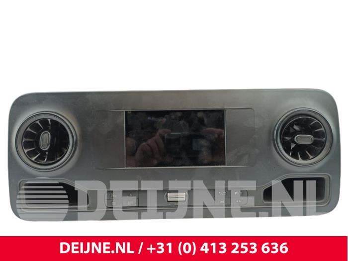 Gebruikte Display Interieur Mercedes Sprinter 3,5t (907.6/910.6) 314 CDI 2.1 D RWD Prijs € 393,25 Inclusief btw aangeboden door van Deijne Onderdelen Uden B.V.
