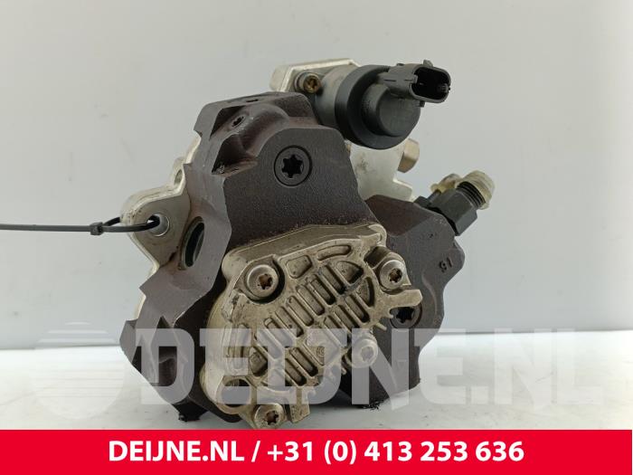 Hyundai H200 Mechanical fuel pump O312490