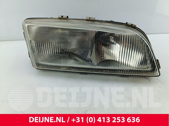 Volvo V70 Headlight, right O312540