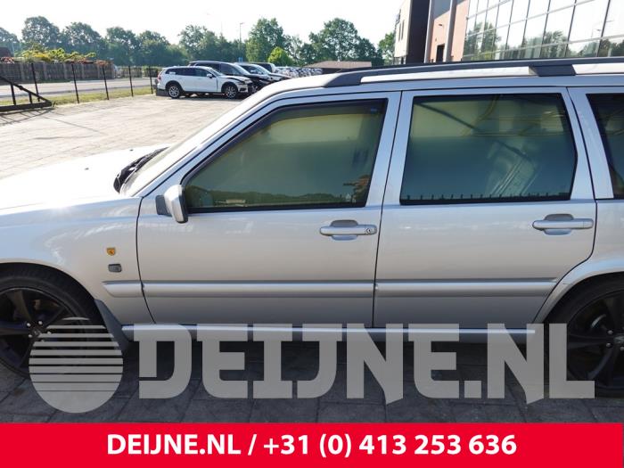 Volvo V70 Tür 4-türig links vorne O312546