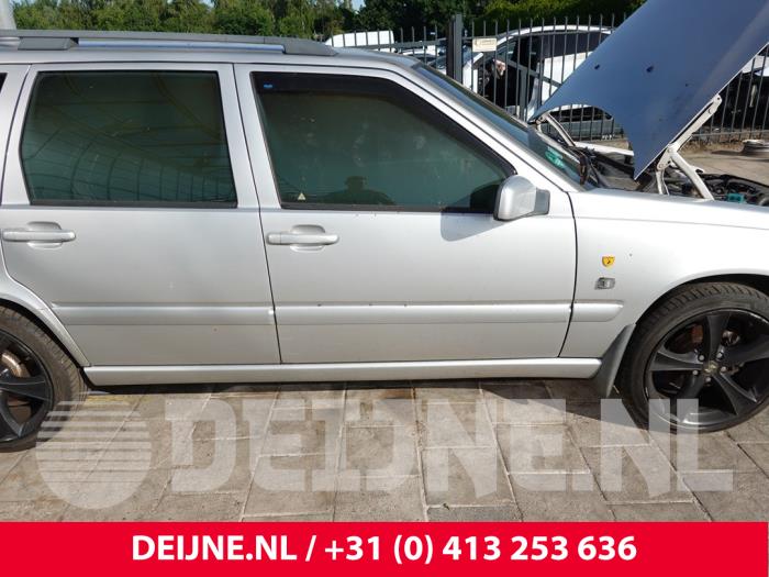 Volvo V70 Tür 4-türig rechts vorne O312548