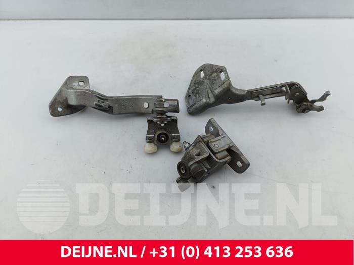Iveco New Daily Schiebetürrolle rechts O312741