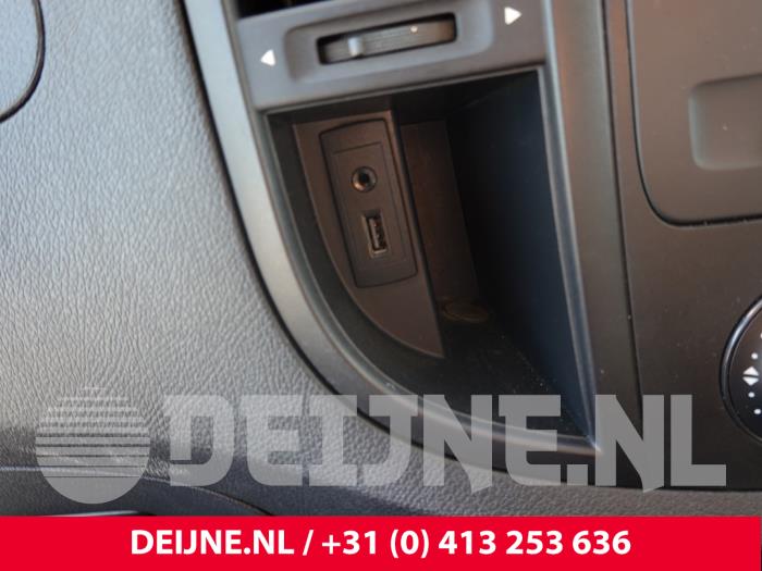 Mercedes Vito AUX / USB-Anschluss O312781