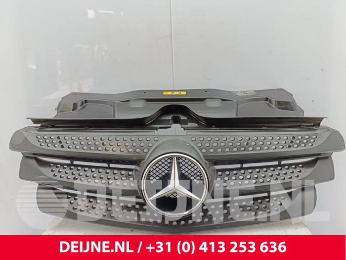 Mercedes Vito Grille O312818
