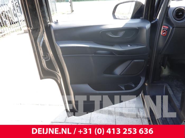 Mercedes Vito Portierbekleding 2Deurs links O312835