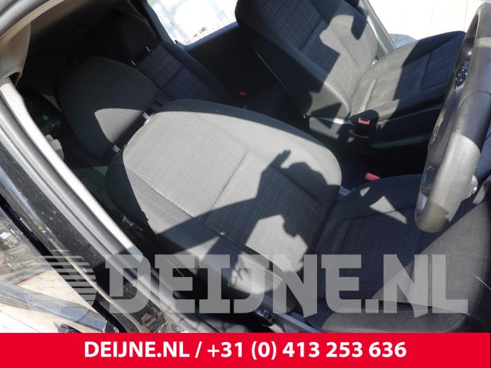 Mercedes Vito Stoel rechts O312869