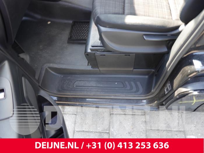 Mercedes Vito Voorinstap links O312882