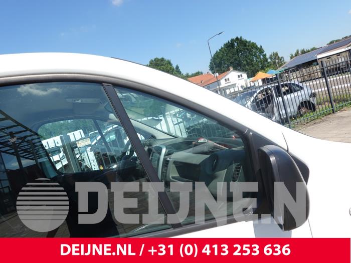 Renault Trafic Dreieckfenster rechts vorne O312954