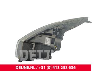 Renault Trafic Headlight, right O312977 photo 2