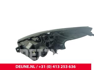 Renault Trafic Headlight, right O312977 photo 3