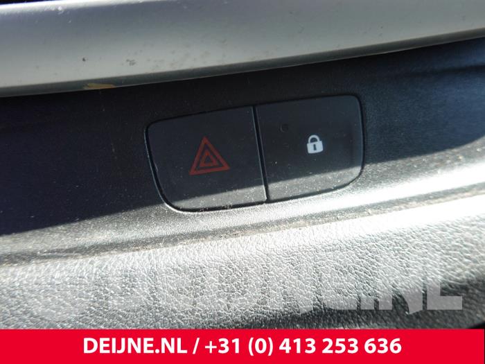 Renault Trafic Panikbeleuchtung Schalter O312987