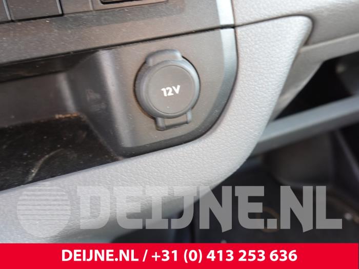 Peugeot Expert 12 Volt aansluiting O313221