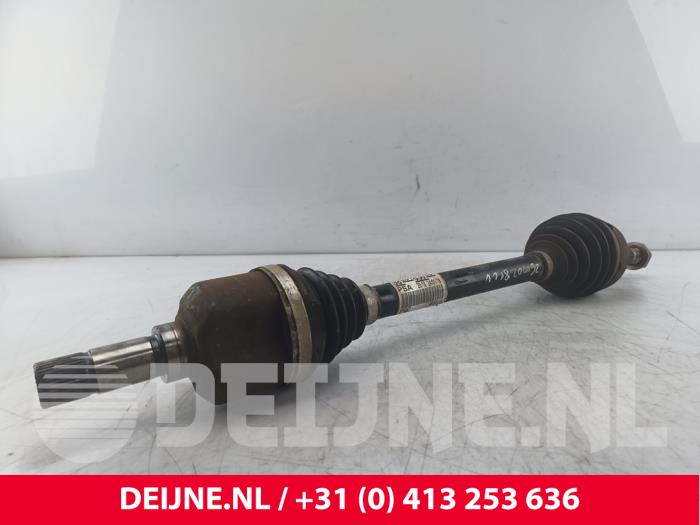 Gebruikte Aandrijfas links-voor Peugeot Expert (V1/VA/VB/VE/VF/VT/VY) 2.0 Blue HDi 120 16V Prijs € 48,40 Inclusief btw aangeboden door van Deijne Onderdelen Uden B.V.