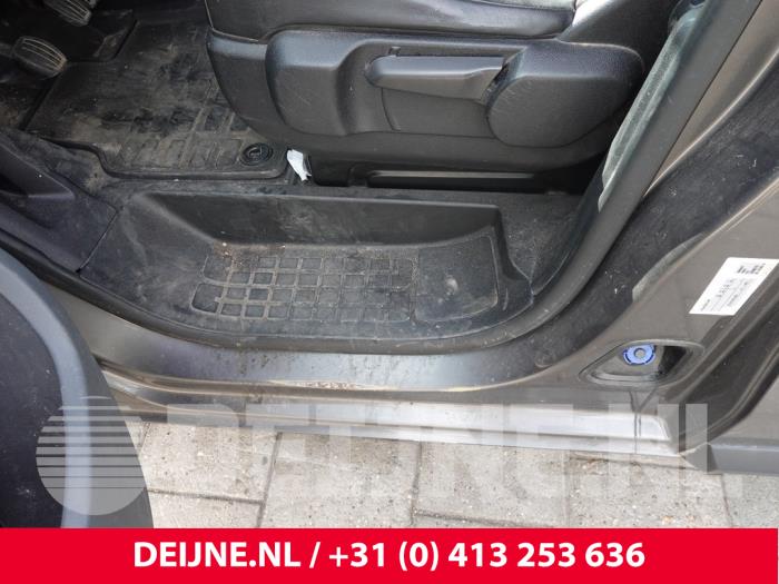 Peugeot Expert Einstieg vorne links O313331