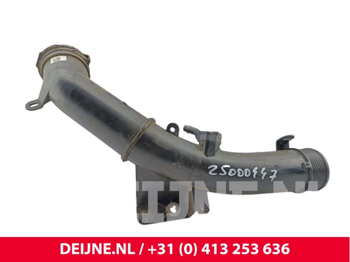 Gebruikte Intercooler Buis Volvo XC40 (XZ) 1.5 T5 Plug-in Hybrid 16V Prijs € 70,00 Margeregeling aangeboden door van Deijne Onderdelen Uden B.V.