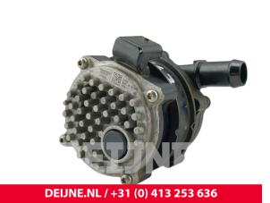 Volvo XC40 Additional water pump O313969 photo 3