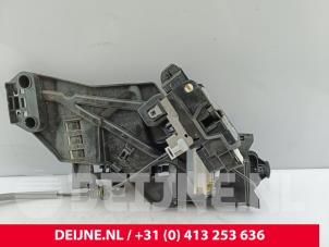 Volvo XC40 Rear door lock mechanism 4-door, left O313985 photo 2