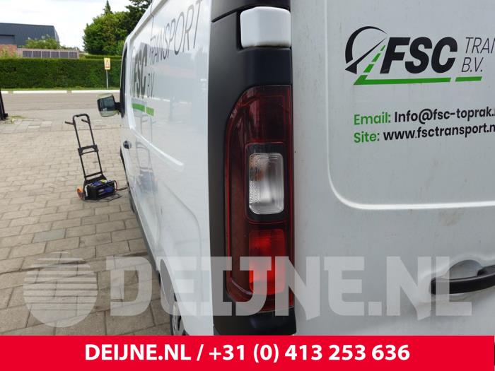 Opel Vivaro Achterlicht links O314010