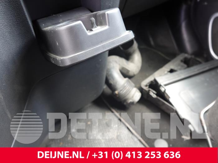 Opel Vivaro Getränkehalter O314020
