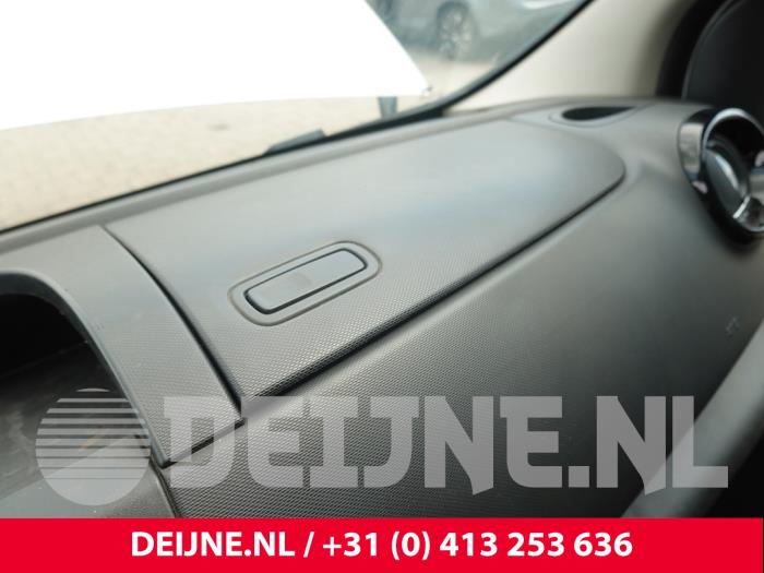 Opel Vivaro Armaturenbrett-deckel O314031