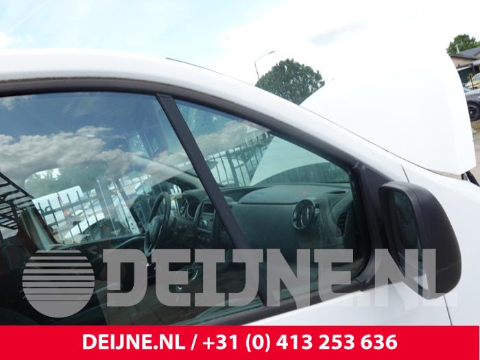 Opel Vivaro Dreieckfenster rechts vorne O314037