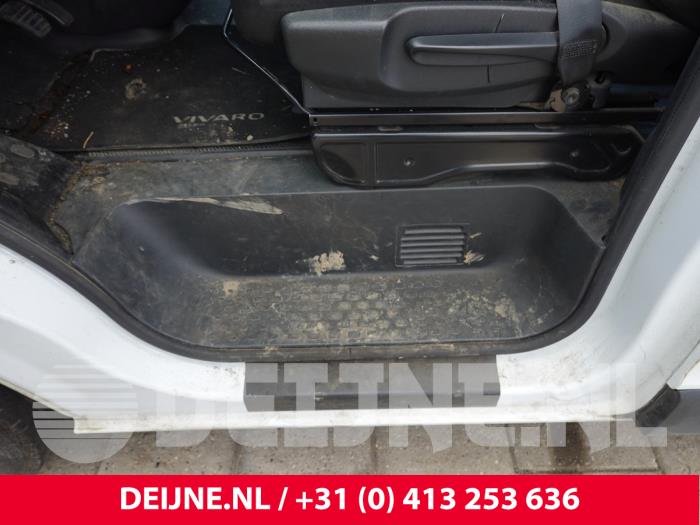 Opel Vivaro Step insert, left O314111