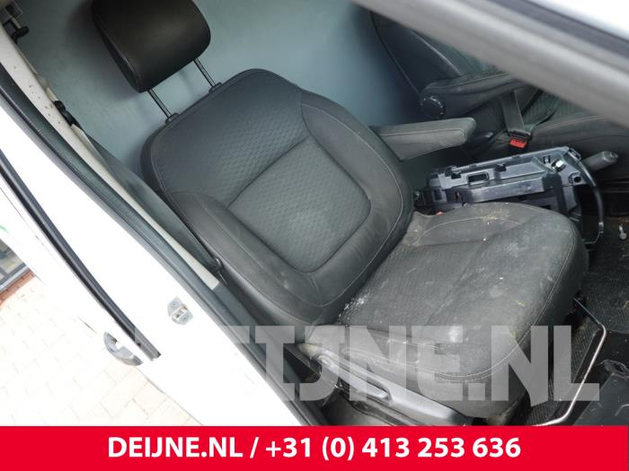 Opel Vivaro Sitz rechts O314134