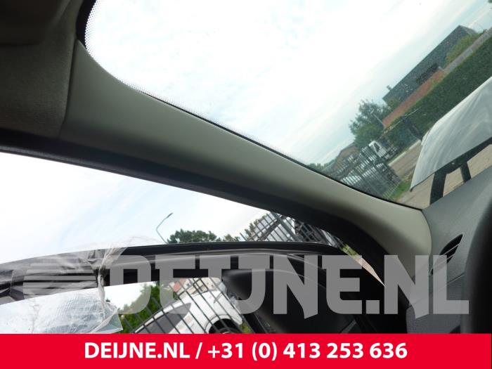 Dacia Dokker A-stijl Afdekkap links O314570