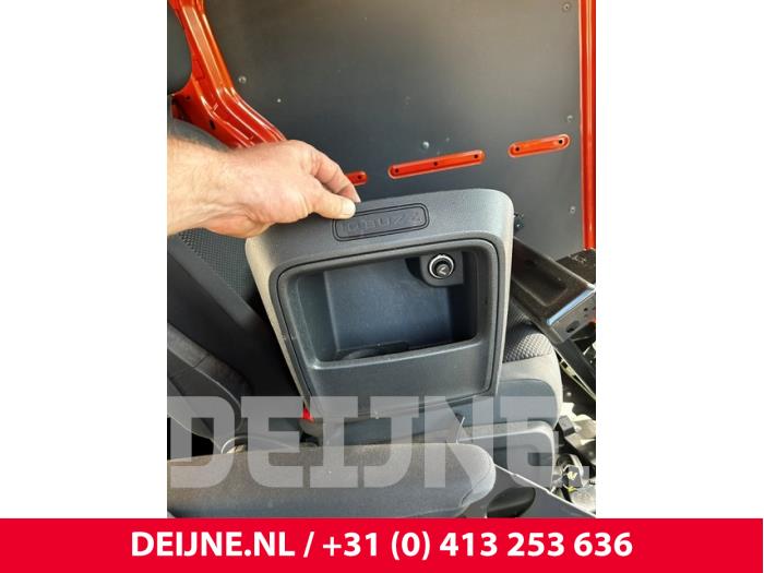 Volkswagen ID. Buzz Cargo 12 Volt aansluiting O314916