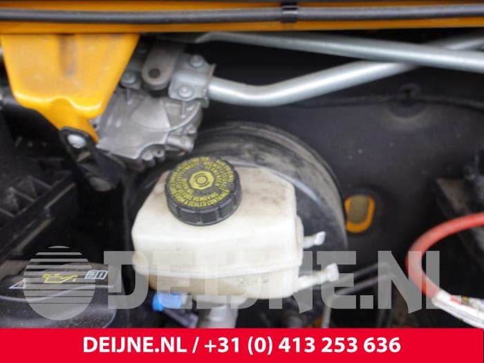 Mercedes Sprinter Bremsflüssigkeitsbehälter O315143