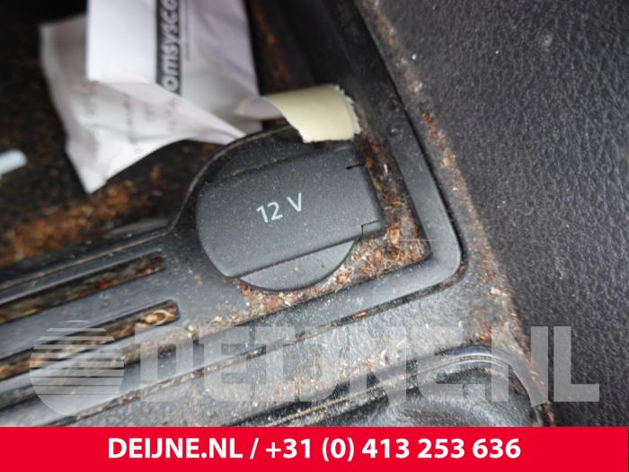 Volkswagen Caddy 12 Volt aansluiting O315214