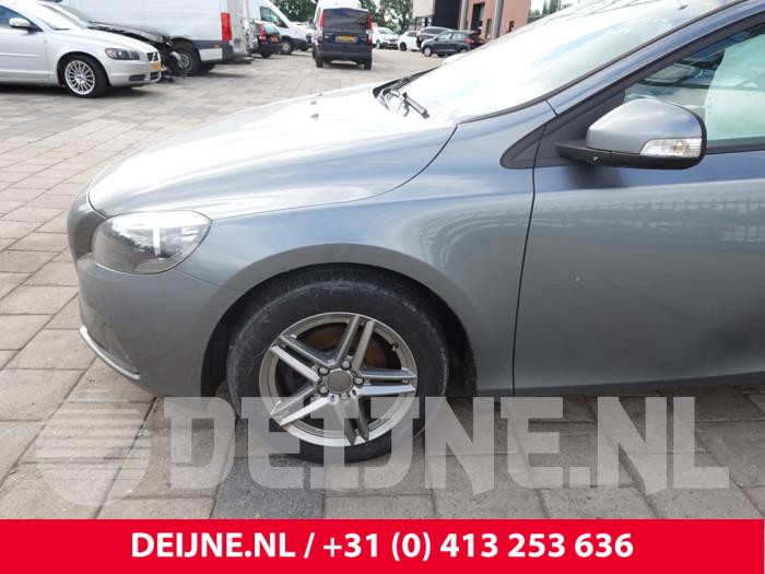 Volvo V40 Kotflügel links vorne O315456
