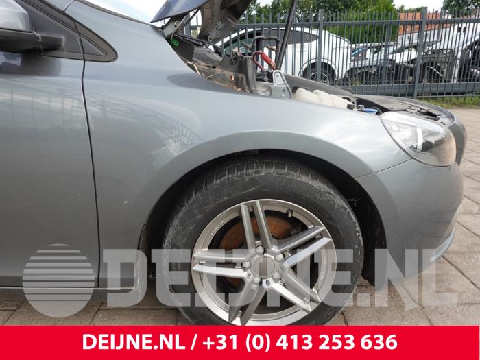 Volvo V40 Kotflügel rechts vorne O315457