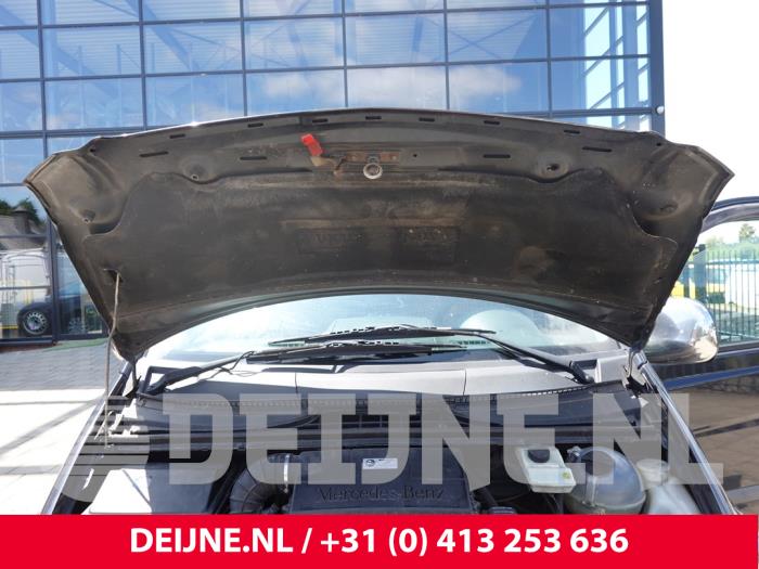 Mercedes Vito Motorhaube Scharnier O315561