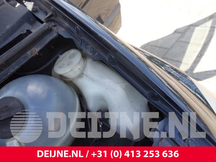 Mercedes Vito Scheibensprühertank vorne O315577
