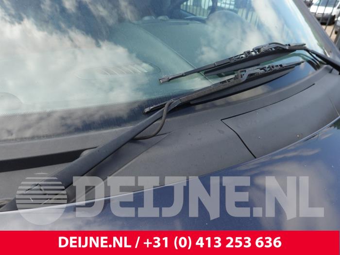 Mercedes Vito Scheibenwischerarm vorne O315579