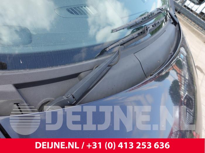Mercedes Vito Scheibenwischerarm vorne O315580