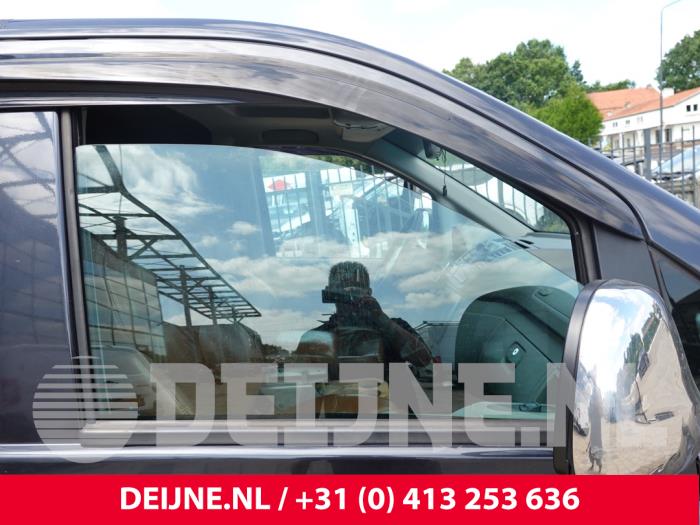 Mercedes Vito Türscheibe 2-türig rechts O315618