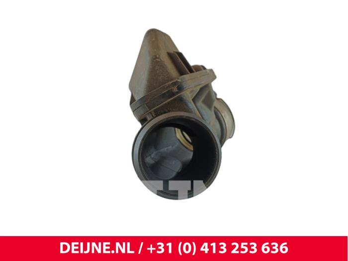 Gebruikte Intercooler Buis Volvo V40 (MV) 1.5 T3 16V Geartronic Prijs € 55,00 Margeregeling aangeboden door van Deijne Onderdelen Uden B.V.