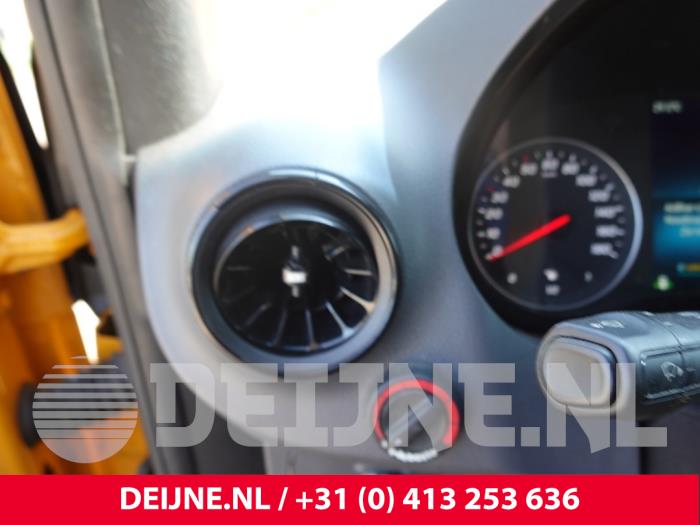 Mercedes Sprinter Luftgitter Armaturenbrett O316165