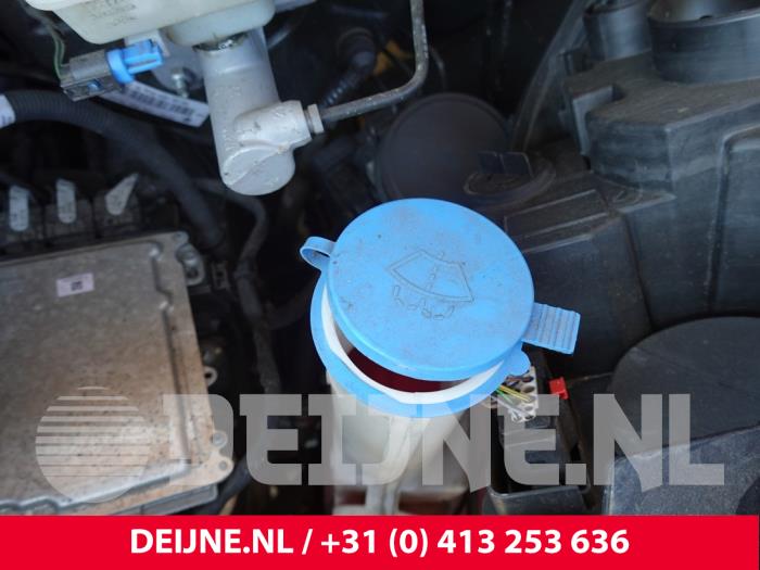 Mercedes Sprinter Scheibensprühertank vorne O316186
