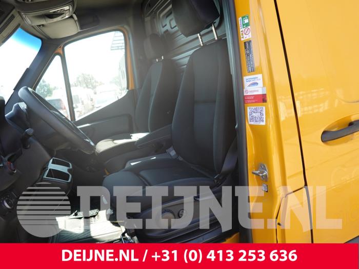 Mercedes Sprinter Seat, left O316208